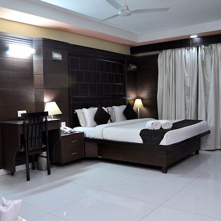 Sun Hotel Agra Kültér fotó