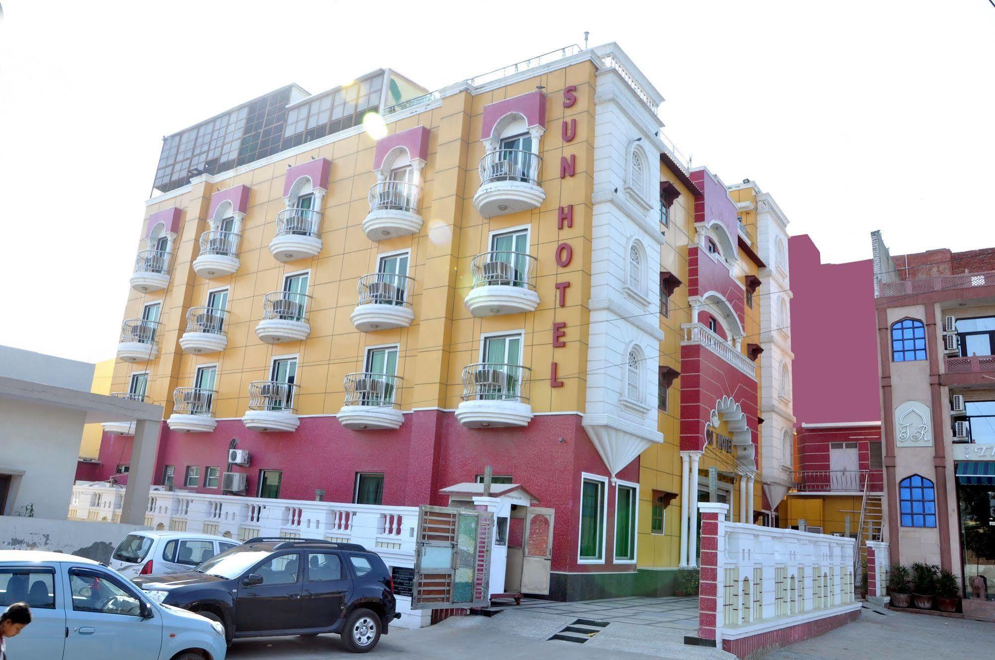 Sun Hotel Agra Kültér fotó