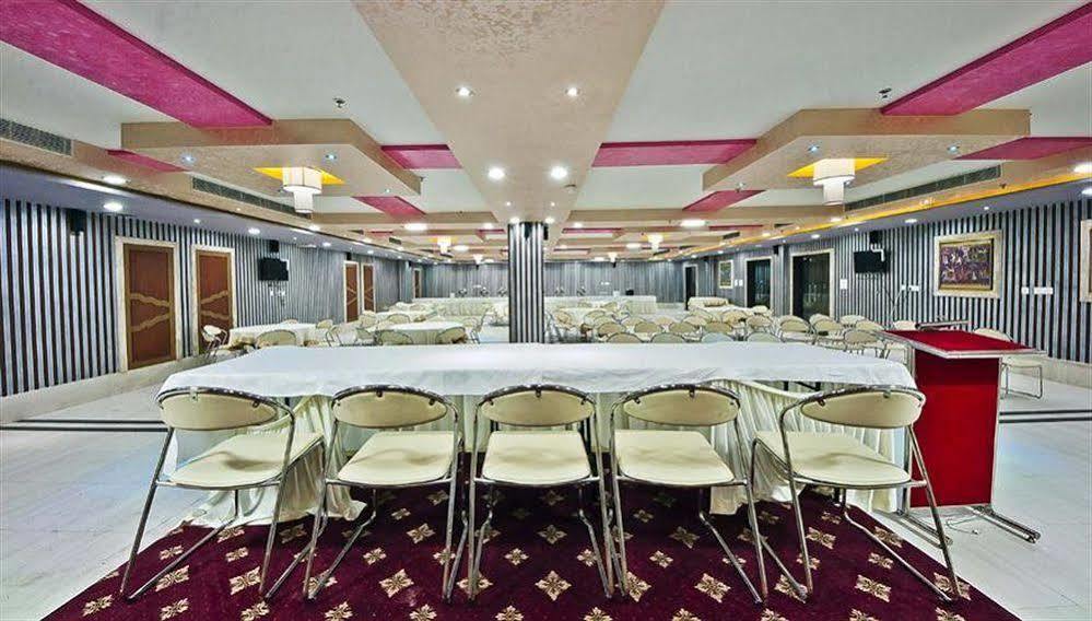 Sun Hotel Agra Kültér fotó