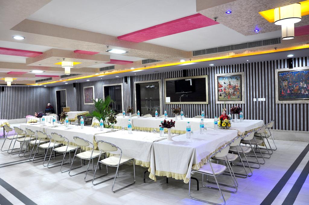 Sun Hotel Agra Kültér fotó